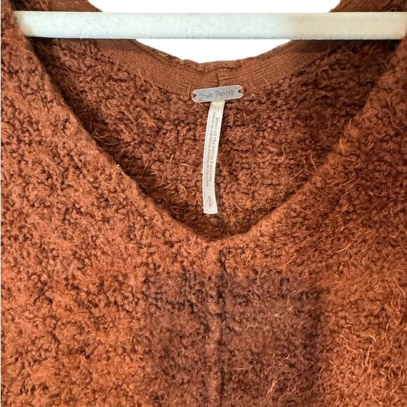 Free People Icing Pullover Mocha Java Brown Small V Neck Fuzzy Cozy Warm Neutral - Picture 4 of 9